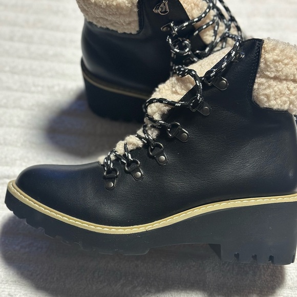 Women Faux Leather boots - Picture 2 of 3